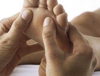 Hoe de voetmassage voor spataderen correct te doen